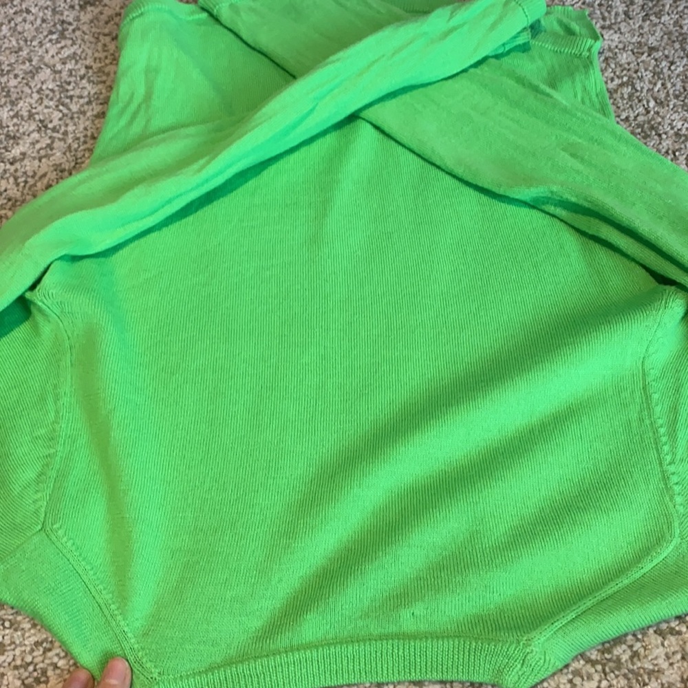 Light weight green merino wool aritzia sweater - Picture 8 of 8